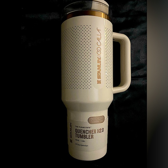 Stanley x Calia - 40oz Flowstate Quencher H2.0 Tumbler. Color: (Oat Milk) *NEW* - Picture 6 of 15